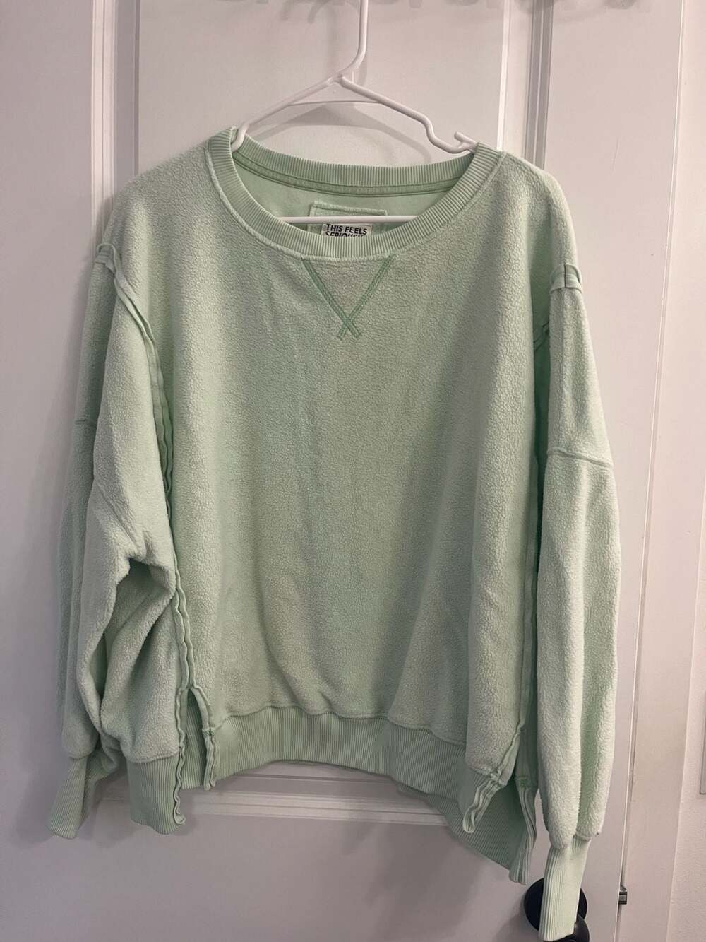 American Eagle This Feels Seriously Huggable Fleece Crewneck Pullover Sweatshirt